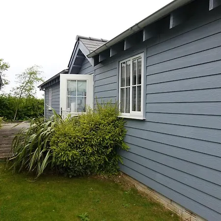 Puffin - Part Of The The Bay Village With Pool, Gym And Direct Access, Pub, Restaurant, Tennis And Meadows Walks Holiday home *