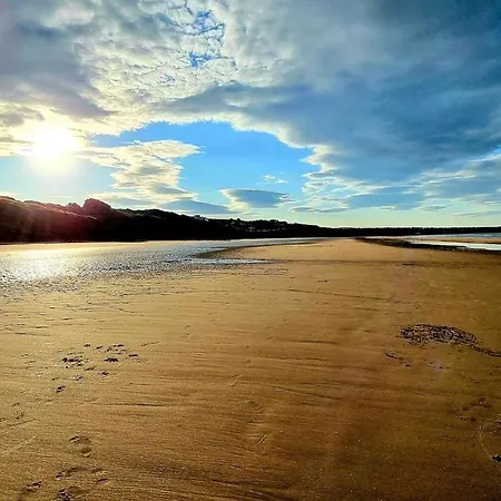 Puffin - Part Of The The Bay Village With Pool, Gym And Direct Access, Pub, Restaurant, Tennis And Meadows Walks Holiday home Filey