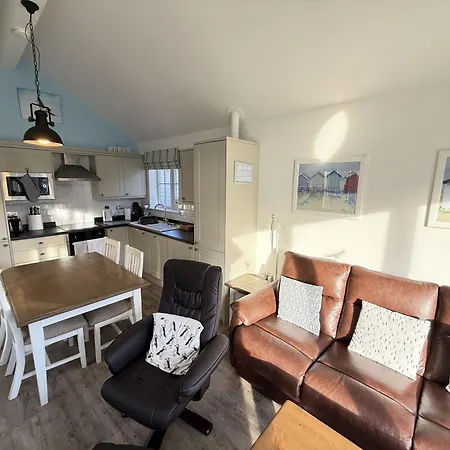 Puffin - Part Of The The Bay Village With Pool, Gym And Direct Access, Pub, Restaurant, Tennis And Meadows Walks