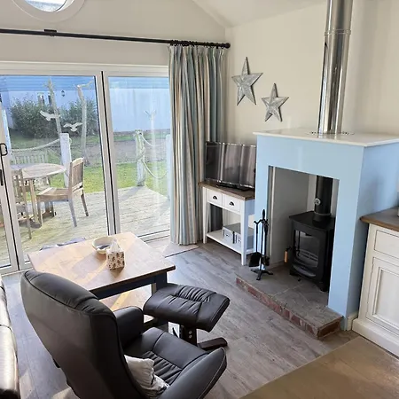 Puffin - Part Of The The Bay Village With Pool, Gym And Direct Access, Pub, Restaurant, Tennis And Meadows Walks Holiday home