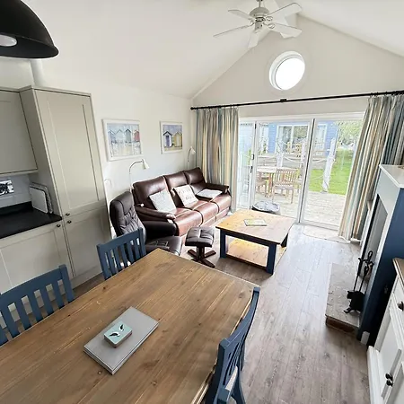 Holiday home Puffin - Part Of The The Bay Village With Pool, Gym And Direct Access, Pub, Restaurant, Tennis And Meadows Walks Filey