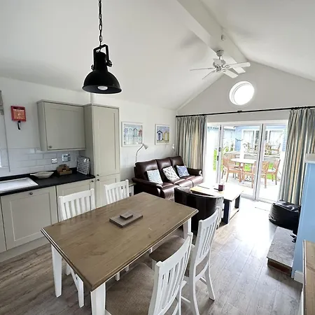 Puffin - Part Of The The Bay Village With Pool, Gym And Direct Access, Pub, Restaurant, Tennis And Meadows Walks Filey