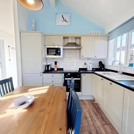Puffin - Part Of The The Bay Village With Pool, Gym And Direct Access, Pub, Restaurant, Tennis And Meadows Walks Filey
